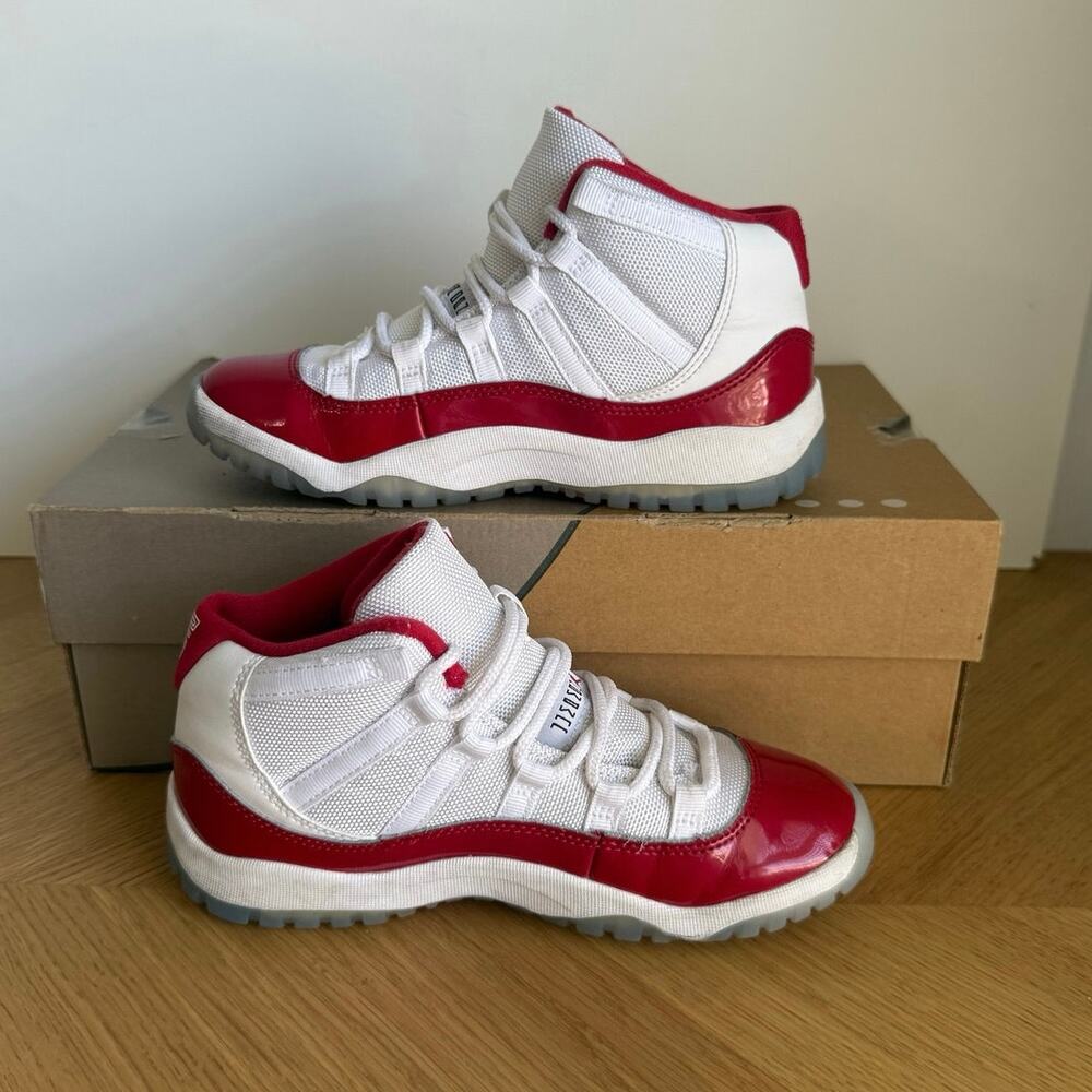 Nike Air Jordan 11 Retro ‘Cherry’ Kids Sneakers- SZ 2 Y - Picture 13 of 15
